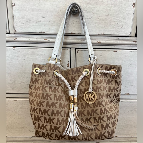 Michael Kors Handbags - MK Michael Kors Jet Set Large Gather signature tote-Tassel Purse